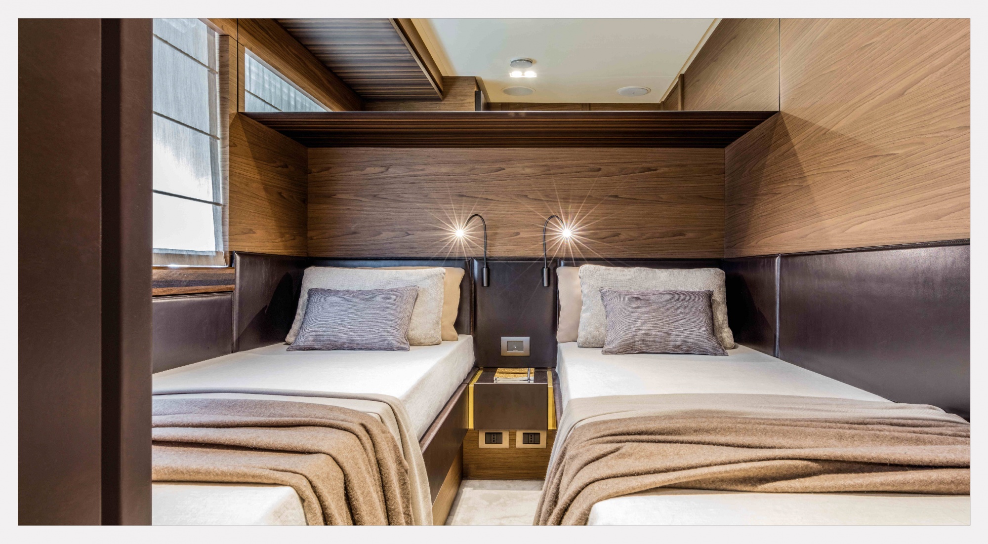 ALPI wood surfaces enhance the interiors of Ferretti Yachts 670